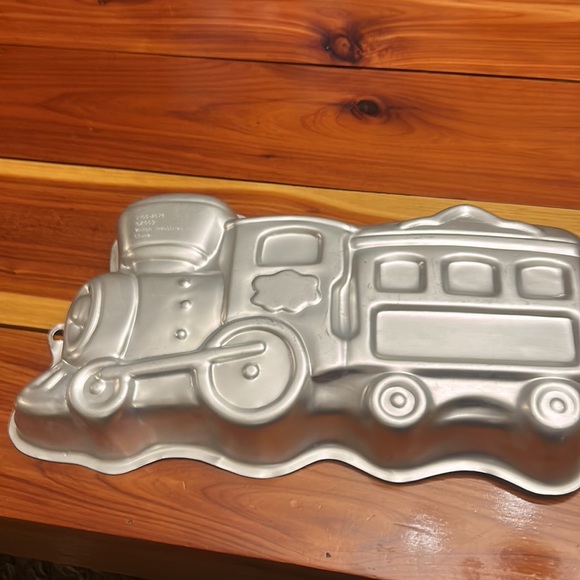 Vintage (almost) Train Cake Pan - Picture 2 of 3